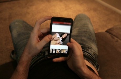 Alex Harper, a guy with dark hair, takes nude selfies before having sex in a tub.