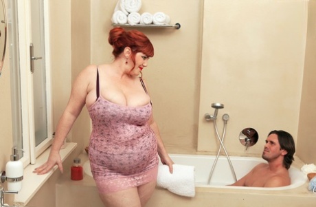 Redhead BBW Roxee Robinson Seduces Her Man Friend In The Bathtub