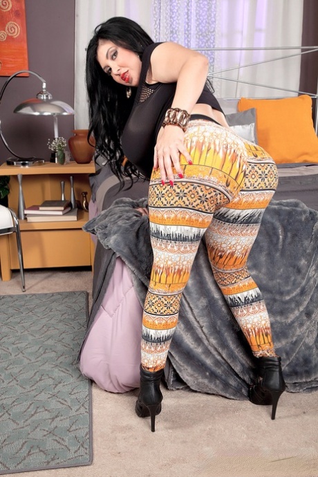 Big Boobed Latina Female Daylene Rio Slips Her Leggings Over Her Big Butt