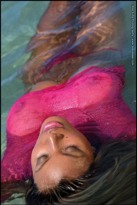 Ebony Babe Model Leilene Ondrade Unveils Her Great Tits While In The Water