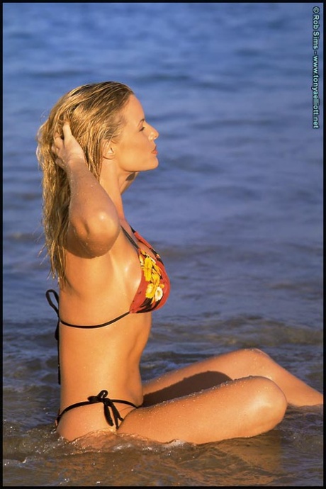 Fitness Model Tonya Elliott Poses In Swimwear While At The Beach