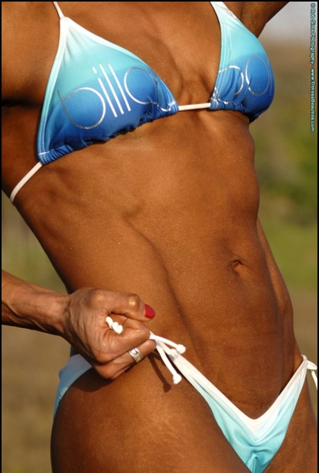 With her bikini on, bodybuilder Deide Pagnanellis displays the visible muscles of her physique in a stunning display.