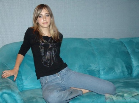 Amateur Solo Girl In Bare Feet And Jeans Starts To Remove Her Sweater