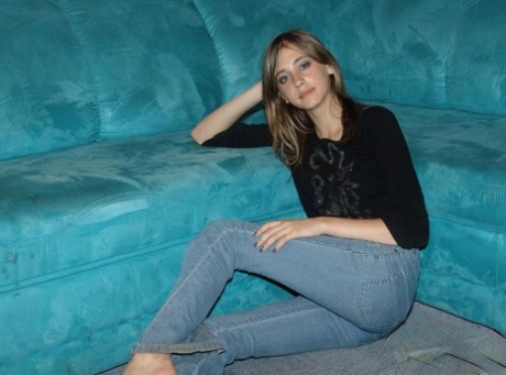 Amateur Solo Girl In Bare Feet And Jeans Starts To Remove Her Sweater