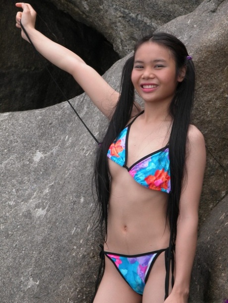 Delicious 18 Year Old Asian Girl Gets Naked At The Beach & Shows Her Hot Body