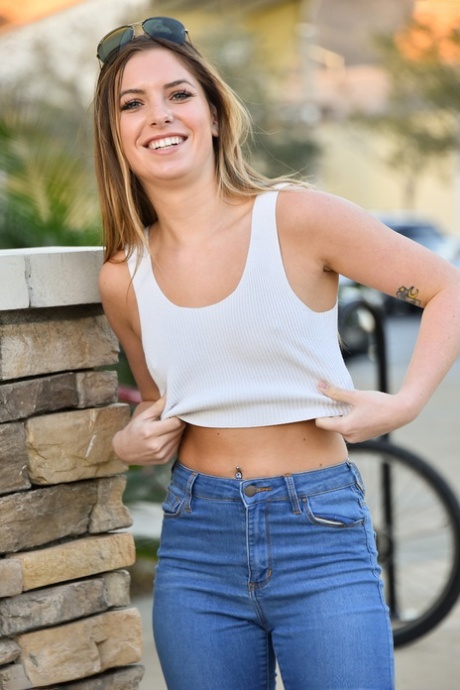 Amateur Chick In Blue Jeans Flashes Her Tiny Tits Out In Public