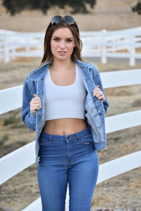 Amateur Chick In Blue Jeans Flashes Her Tiny Tits Out In Public