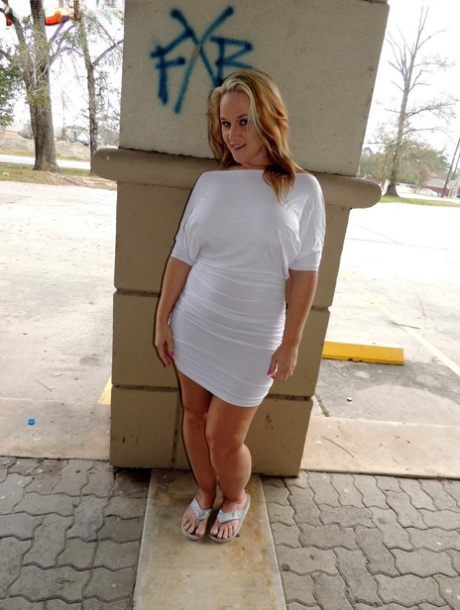 Busty Fat Chick Dee Siren Hikes Her White Dress Over Big Butt And Bald Pussy