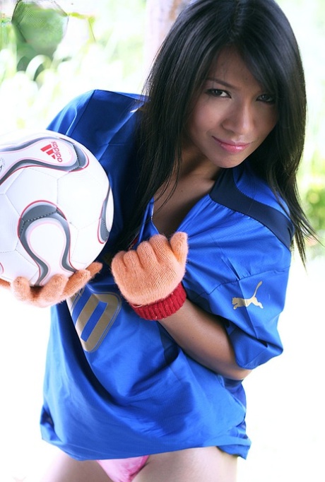 Thai Soccer Player Samei Poo Unveils Her Great Body While Wearing Gloves