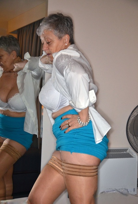 Hot Granny Savana Spreading Wide Open In Cotton Panties To Flash Mature Pussy