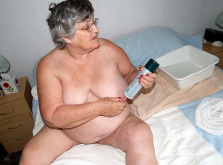 Obese Woman Grandma Libby Gives Her Underarms And Snatch A Fresh Shave