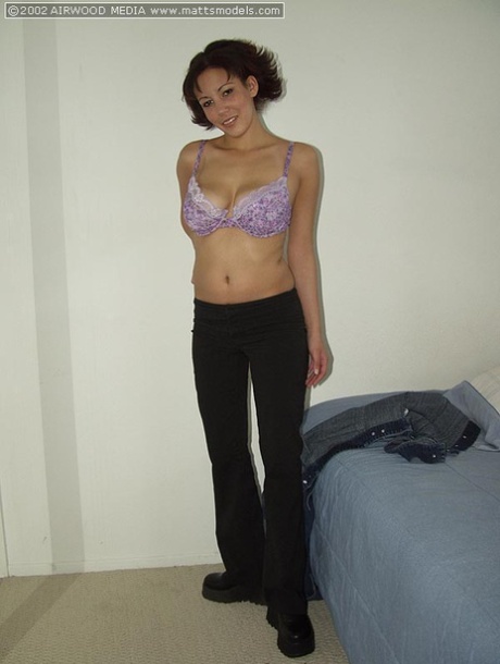 Amateur Girl Marissa Uncups Her Big Naturals As She Takes Off All Her Clothes