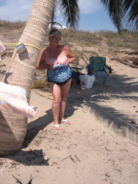 At the ebacha festival, the fat granny girdle Goddess takes off in her swimsuit and poses without any clothing.