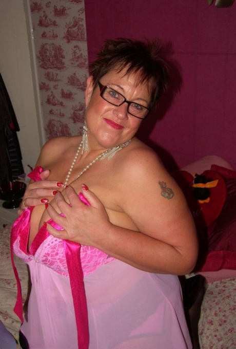 Amateur BBW Warmsweethoney looses her large tits from lingerie with glasses on