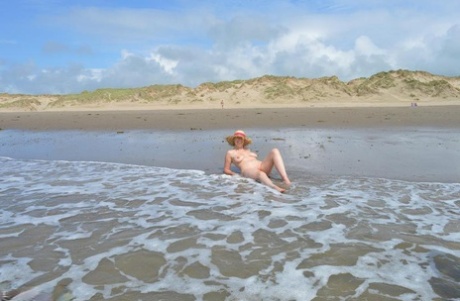 Barby Slut, an experienced swimmer with no pets on board, ventures into the ocean in a sun-knit outfit.