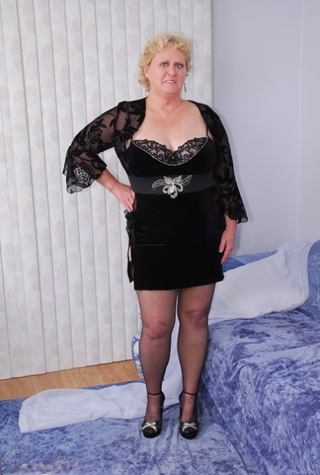 Mature fatty Fanny removes cotton underwear in stockings and heels