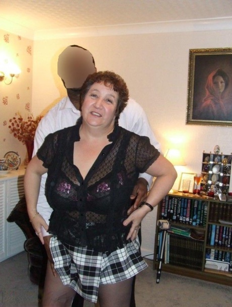 Sucking on a black penis, fat amateur Kinky Carol crawls to her knee-length length.