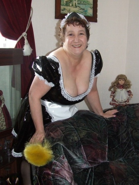 Dressed in her stockings, Kinky Carol, a mature maid, goes to work.