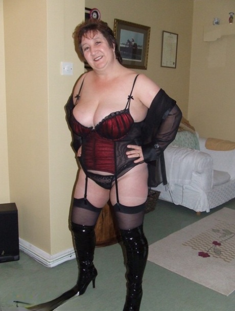 Kinky Carol, a fat lady with advanced age, releases her substantial breasts and pussy from the lingerie.