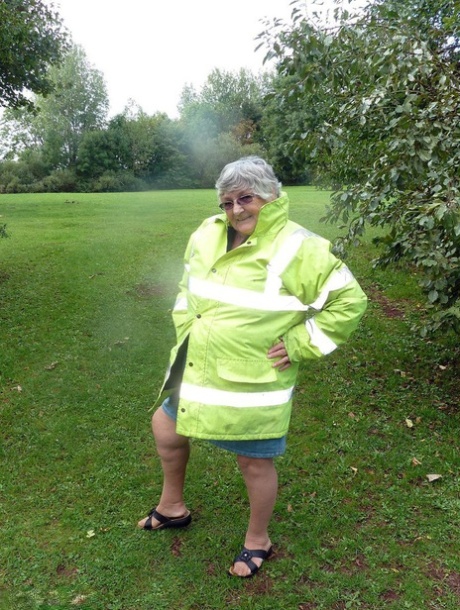 Grandma Libby, an obese British woman, exposes herself by a tree in a park.