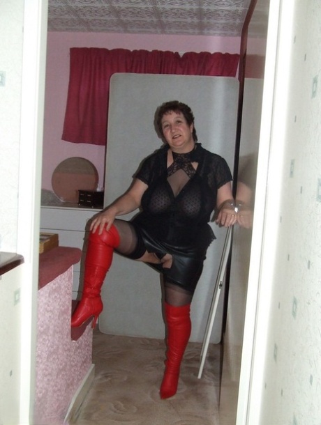 A plump and mature woman, Kinky Carol dresses in stockings and boots that are over the knee length.