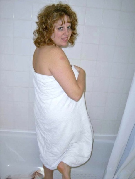 UK Amateur Curvy Claire Washes Her Overweight Body In The Shower
