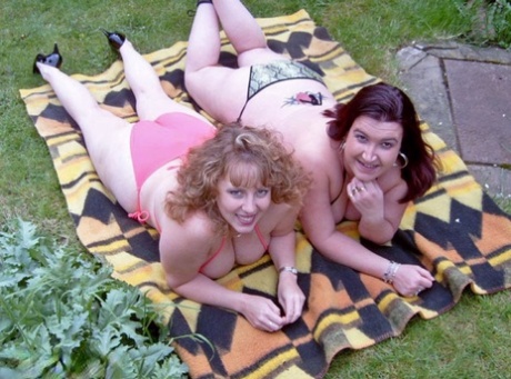 Curvy UK's Claire and her lesbian partner remove breasts from their bikinis as an amateur.