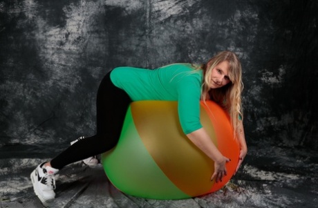 Bouncy ball: The naked sweet-susi, an amateur who is blonde, goes full body on top of a bouncer.