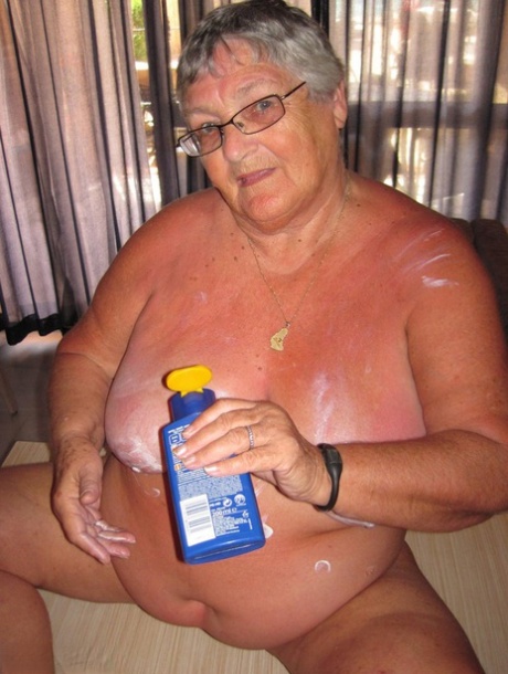 Ex-mässy grandmother, Grandma Libby (the misses), covers her naked body with lotion.