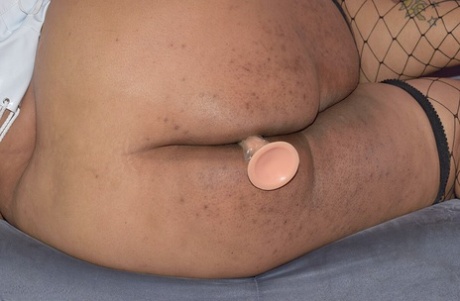 Obese Ebony Amateur Curvy Bunny B Dildos Her Vagina In Fishnets
