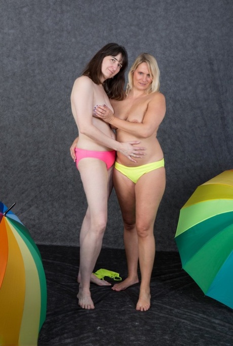 Taking off their bikinis is how sweet Susie and her lesbian lover ended up doing it.