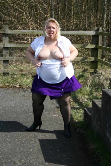 Obese British amateur Lexie Cummings takes a deep jab before crossing the footbridge and piling on some pebbles.