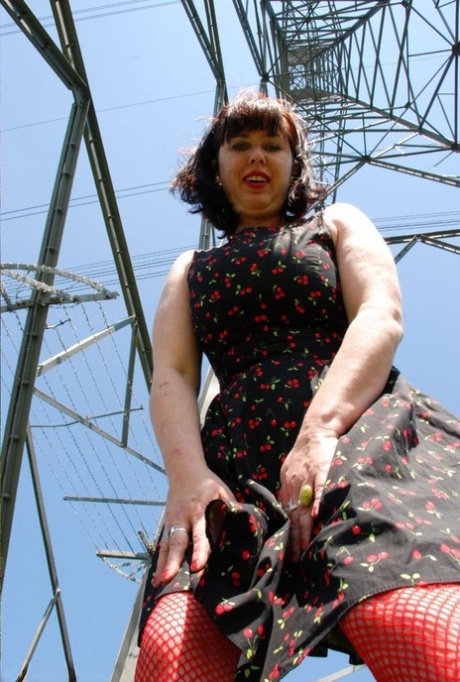 UK amateur Juicey Janey gets naked in heels underneath a hydro tower