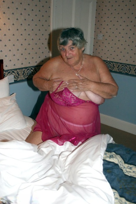 Obese granny Grandmalibby removes lingerie and underwear to model butt naked - PornHugo.net