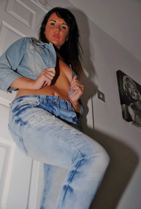 Dark haired teenj frees her bare ass and twat from denim jeans in bare feet