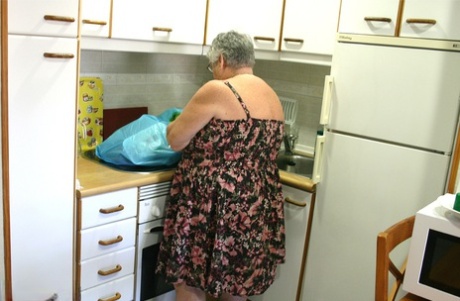 While playing with veggies, Grandma Libby of Obese UK gets completely nude.