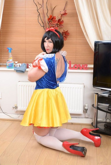 Thick Amateur Melody Takes Off Cosplay Attire To Get Naked In Her Living Room