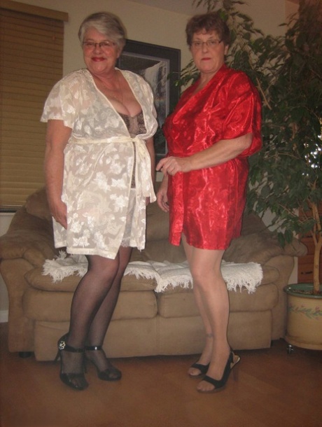 Amateur granny Girdle Goddess & another nan model matching lingerie in nylons - PornHugo.net