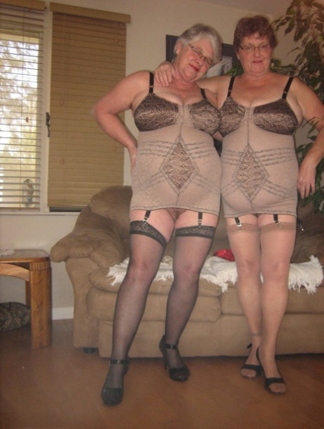Amateur Granny Girdle Goddess & Another Nan Model Matching Lingerie In Nylons