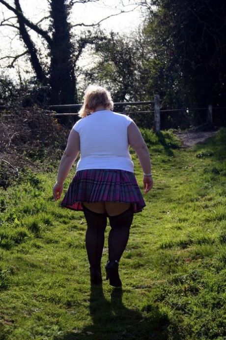 Through the use of her locks on a canal system, Lexie Cummings exposes herself as an overweight blonde.