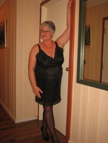 The Chubby Granny Girdle Goddess exposes herself while wearing her pantyhose.