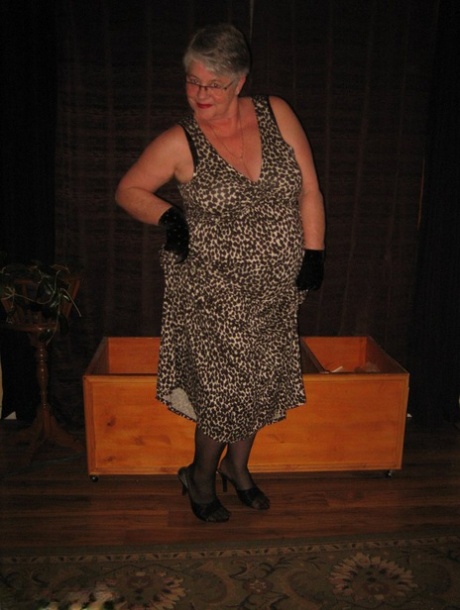 Granny Girdle Goddess with silver hair exposes herself in black gloves and stockings.