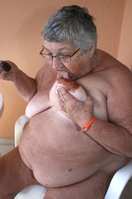 Fat UK Oma Grandma Libby Gets Messy With A Frozen Treat While Masturbating