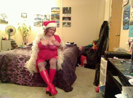 A young redhead named Misha MILF looses her vagina and perform a defiant act while wearing Christmas attire.