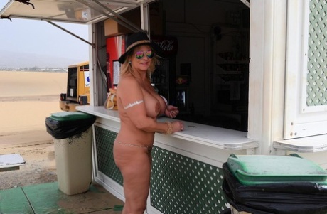 BBW Wild West performs as she wandered on the beach without clothes on.