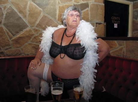 Old UK Fatty Grandma Libby Gets Naked While Having Beers In A Pub