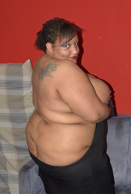 Ebony SSBBW CurvyBunnyB sets loose mega big tits and reveals her massive ass - PornHugo.net