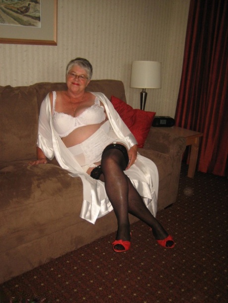 Old Amateur Girdle Goddess Uncovers Her Floppy Tits And Huge Belly