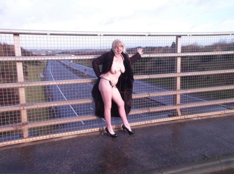 Older amateur Barby Slut flashes on a sidewalk upon an overpass