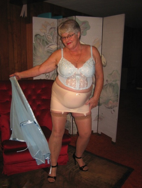 Obese Nan Girdle Goddess Uncrosses Nylon Clad Legs To Expose Her Twat